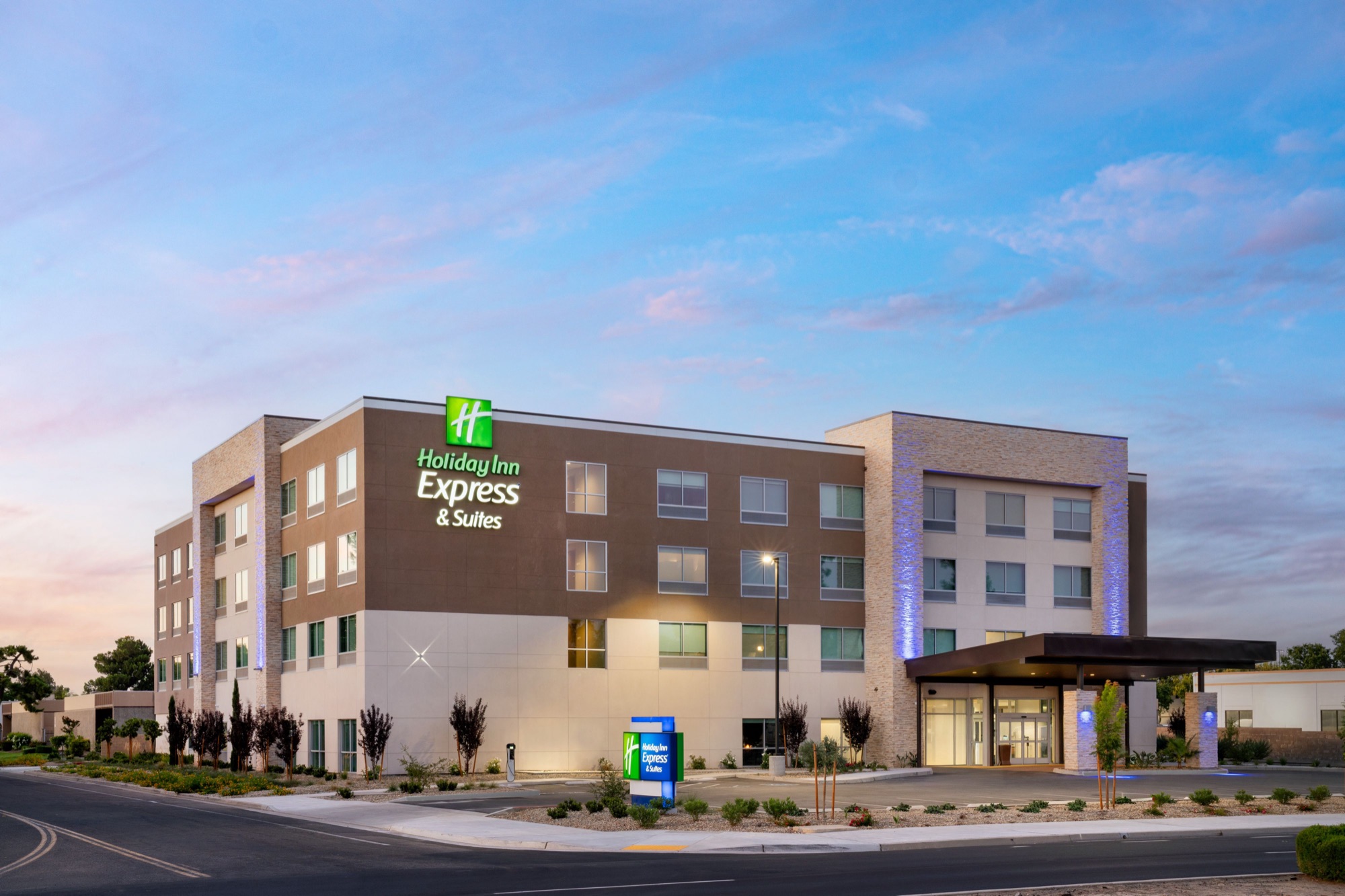 Holiday Inn Express & Suites Fresno Airport, Fresno, CA