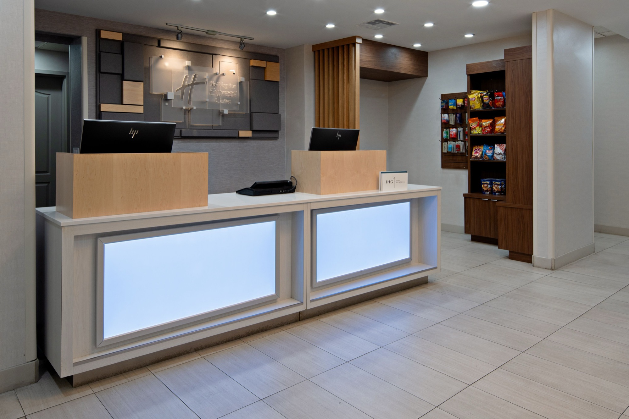 Holiday Inn Express & Suites Fresno South, Fresno, CA — photo 2