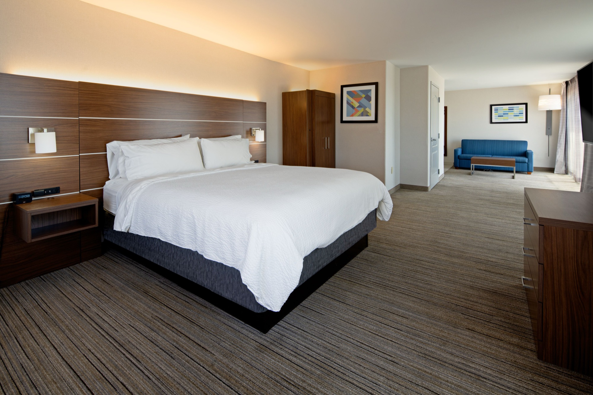 Holiday Inn Express & Suites Fresno South, Fresno, CA — photo 4